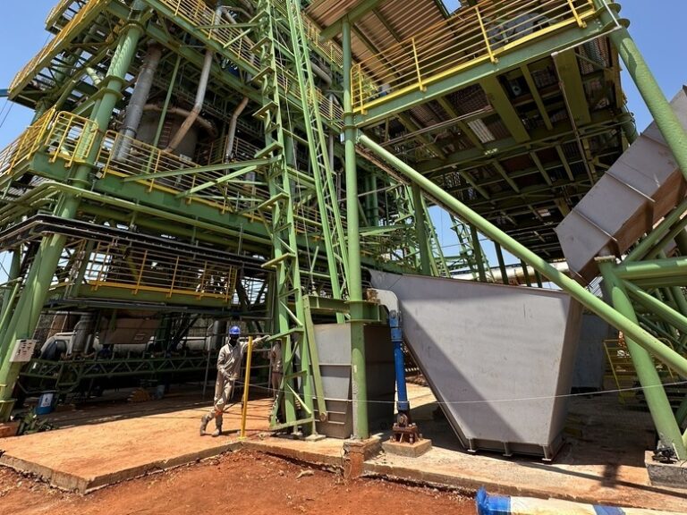 Planta de carbonização continua