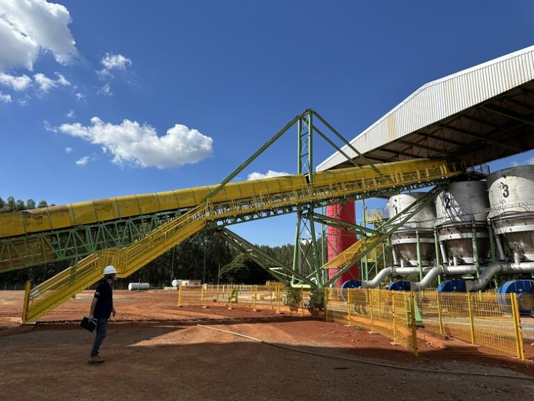 Planta de carbonização continua
