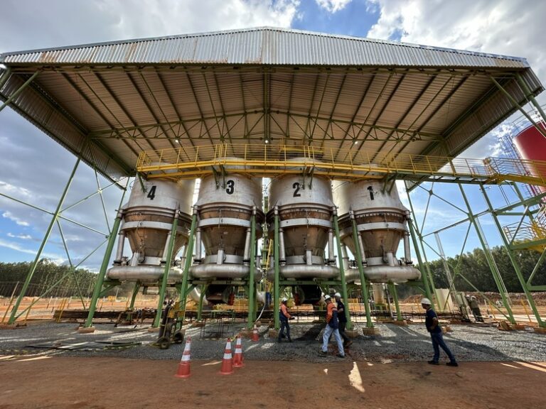 Planta de carbonização continua